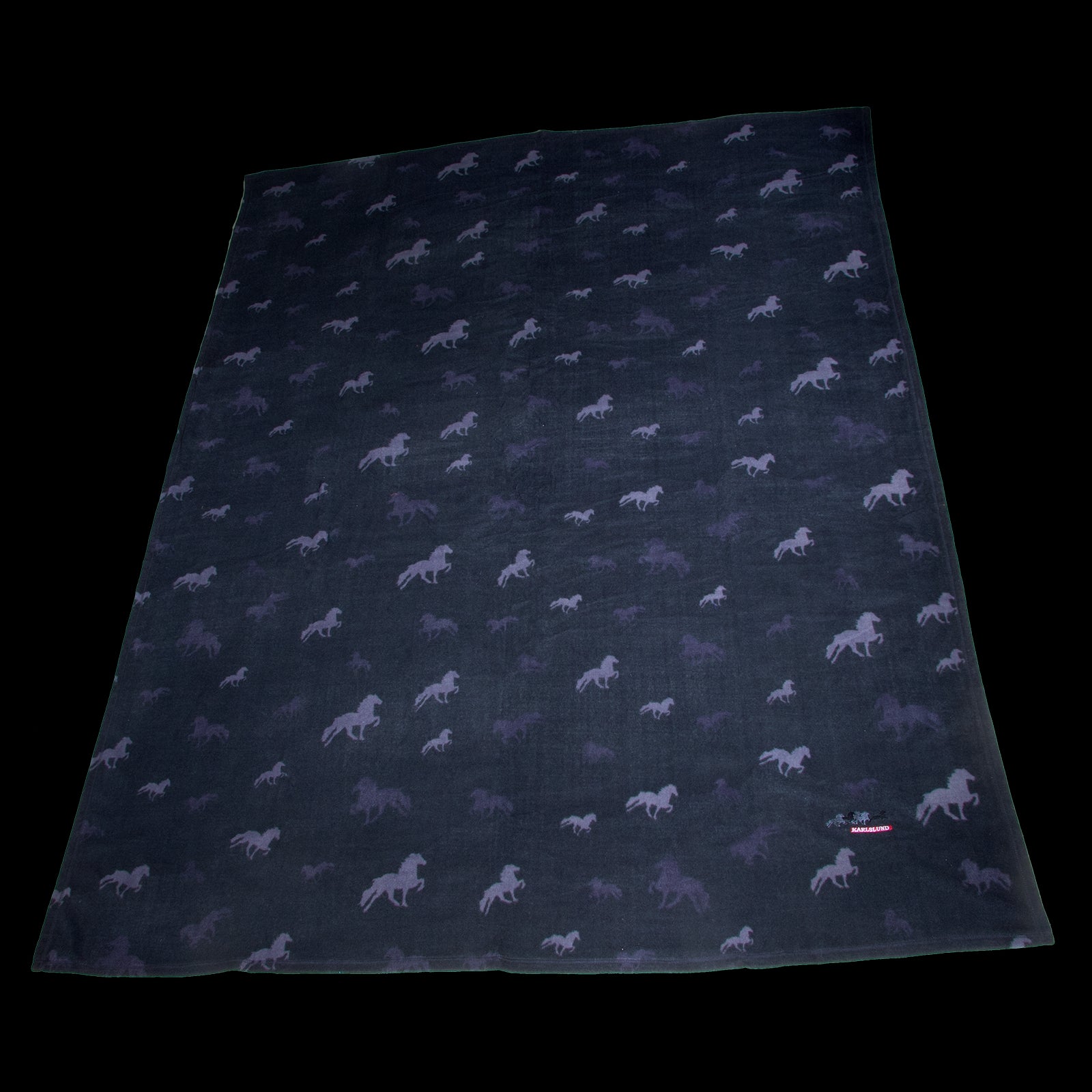 Karlslund gyapjútakaró lovakkal Ajándékok