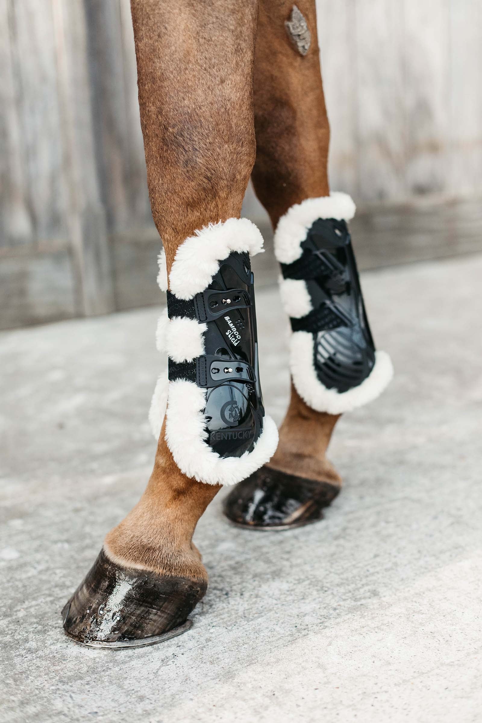 Kentucky Horsewear Vegán Bárányszőrmés Bambusz Elasztikus Ínvédő Leg Protection & Hoof Protection for Horses