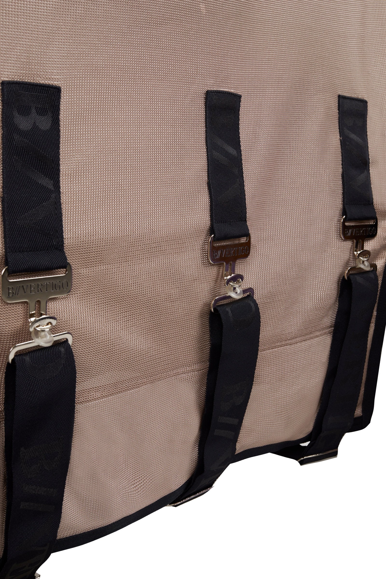 Pack shot 4