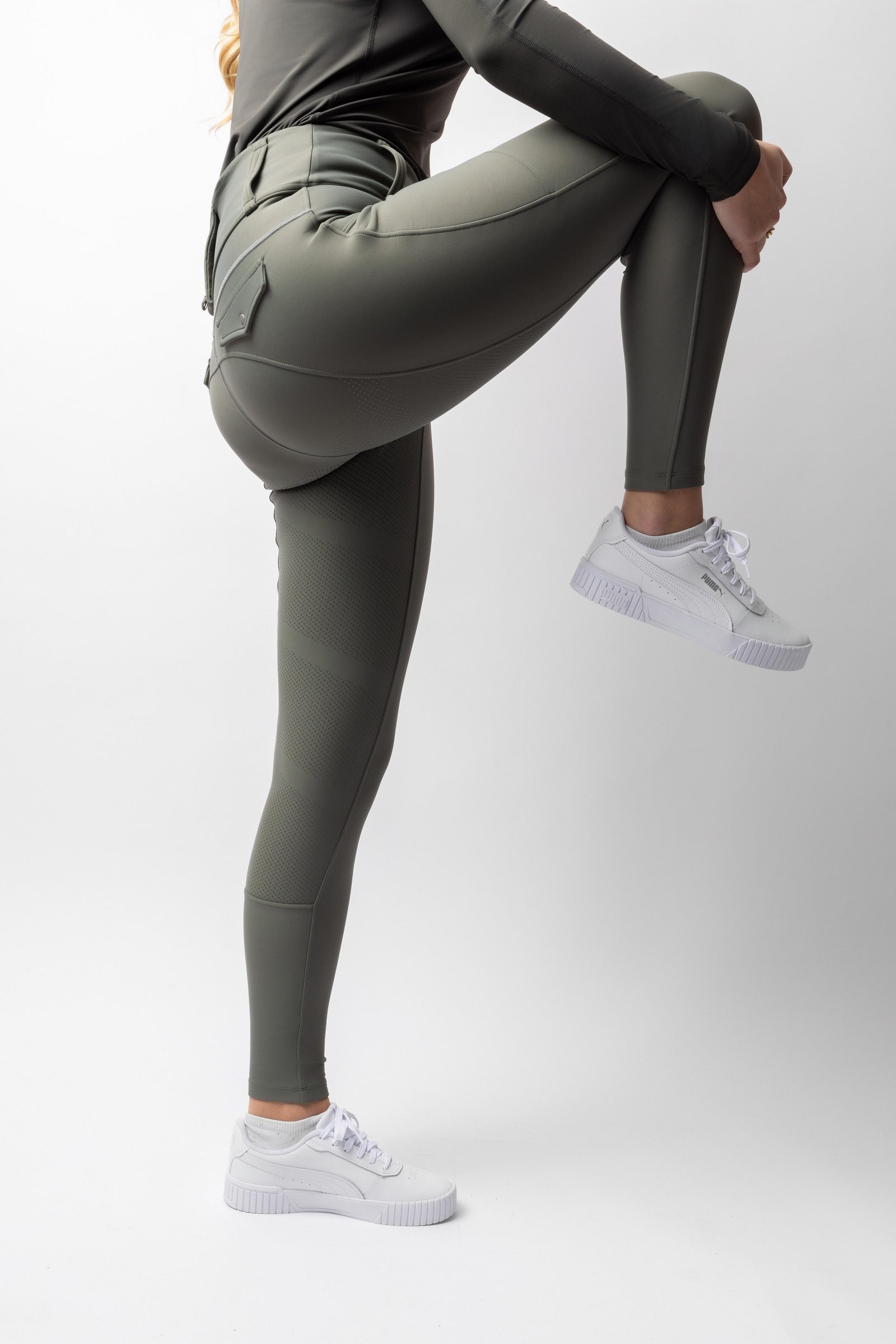 Model shot 3
