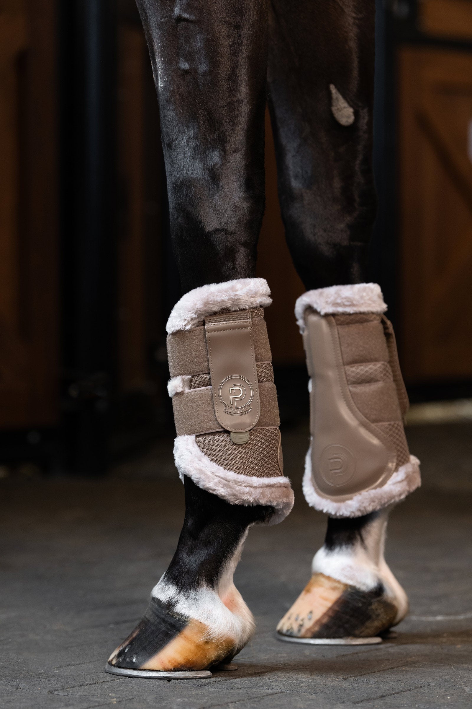 Eskadron Platinum 25 Mesh Faux Fur Tendon Boots Leg Protection & Hoof Protection for Horses