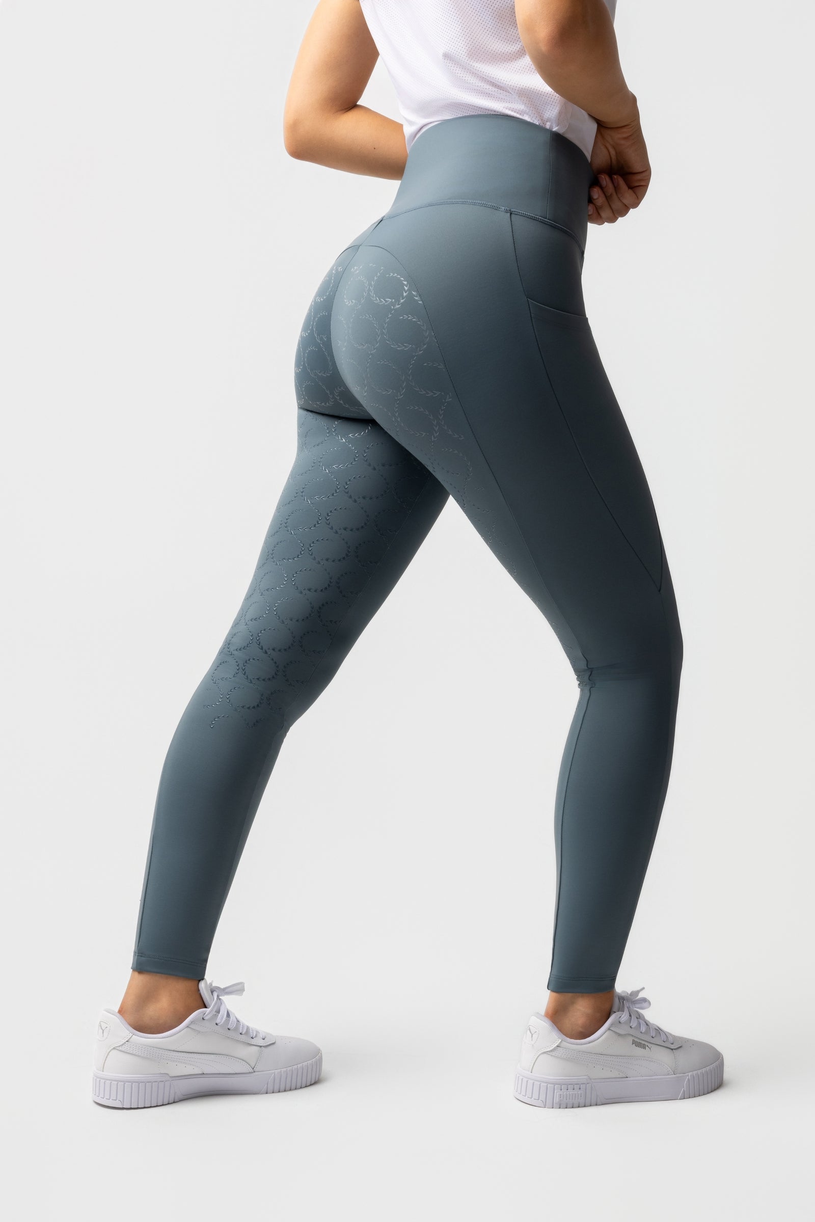 Model shot 3