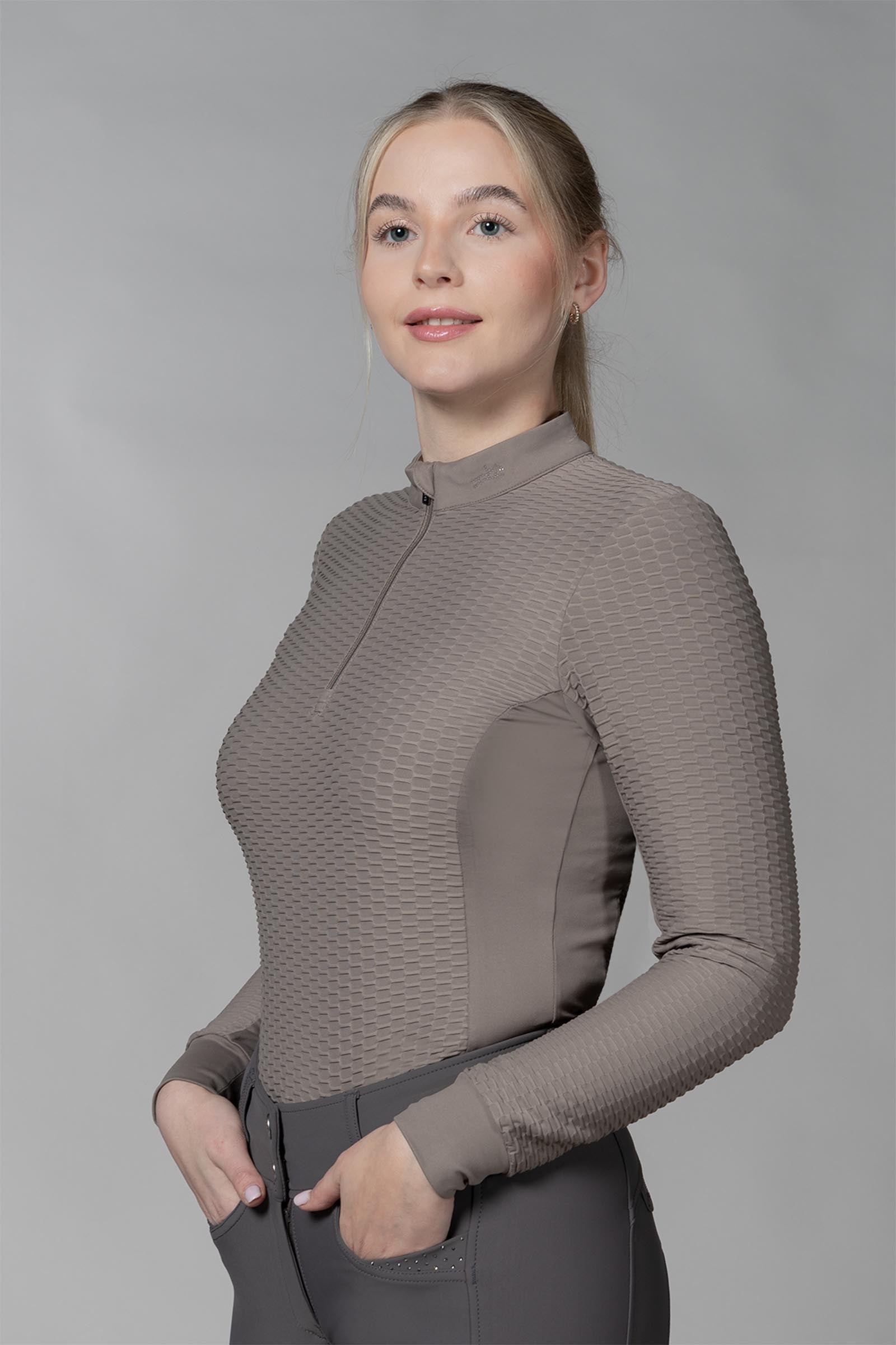 Model shot 2