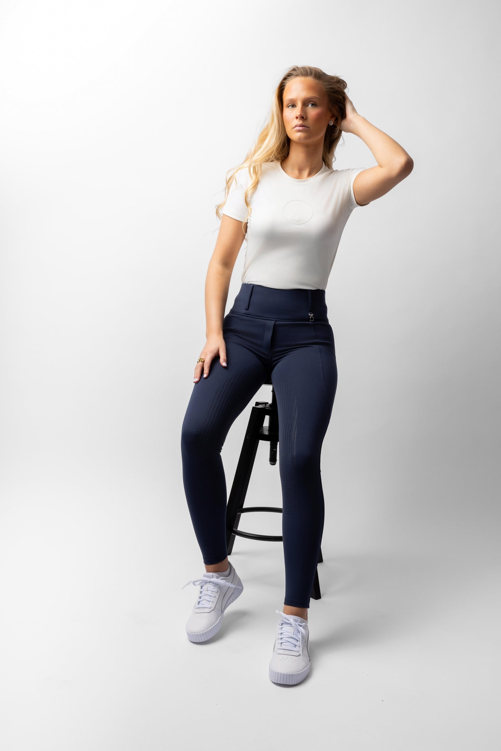Model shot 4