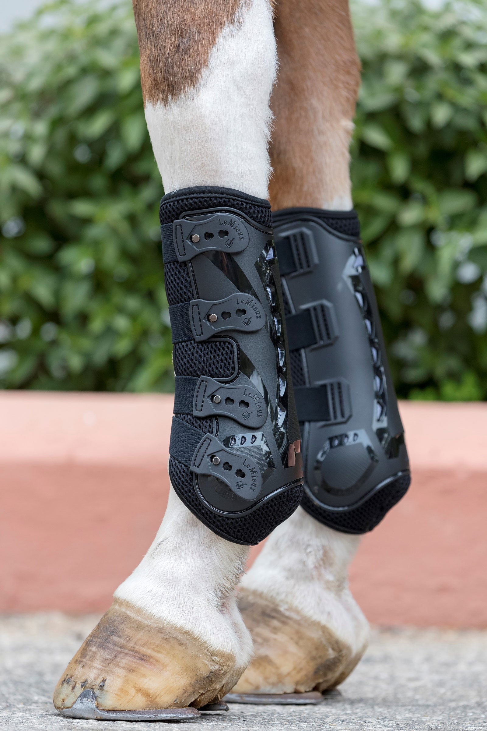 LeMieux Ultra Mesh Snug hátsó kamáslik Leg Protection & Hoof Protection for Horses