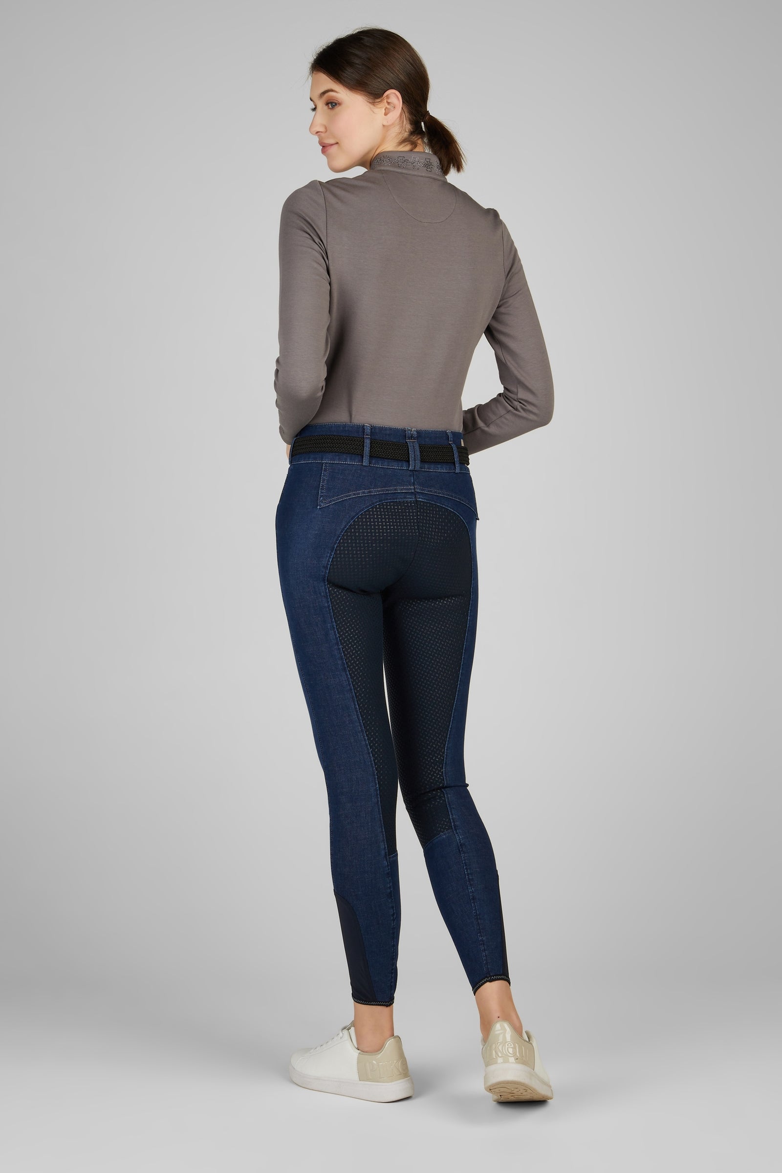 Model shot 3