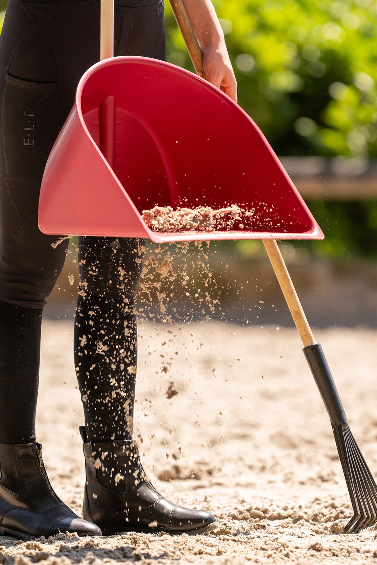 Waldhausen XL Shaker Manure Scoop with Rake Stable Equipment