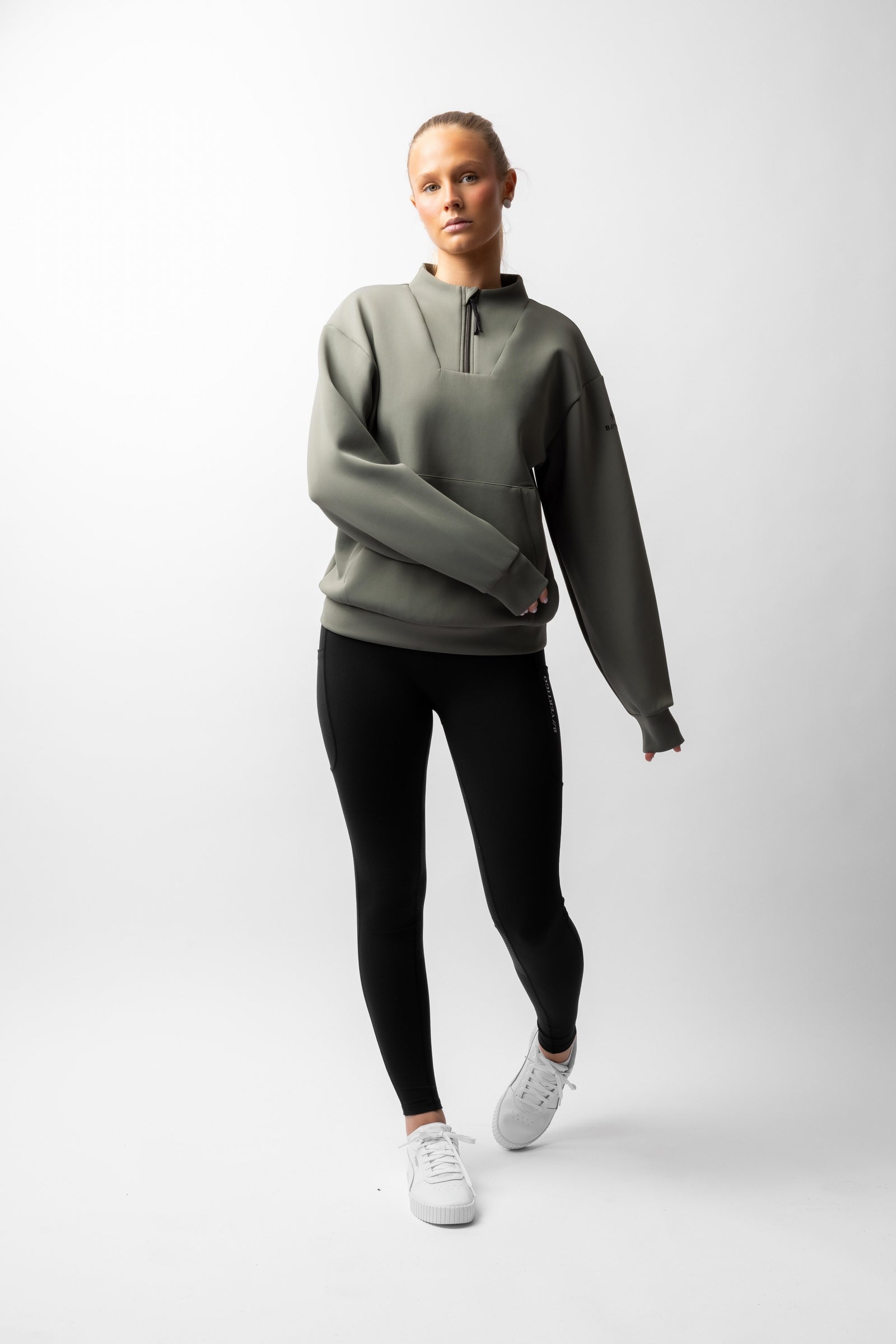 Model shot 2