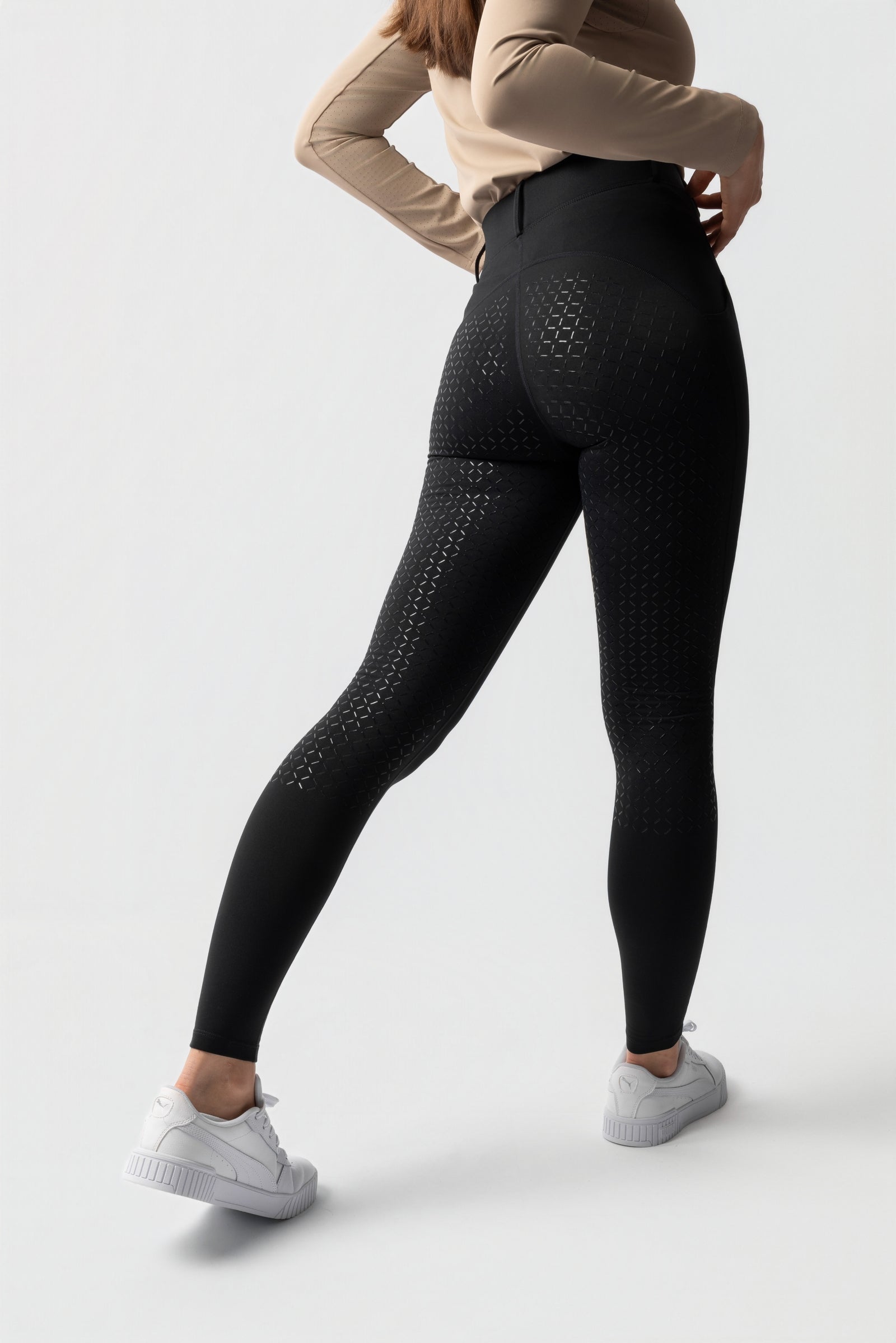 Model shot 3